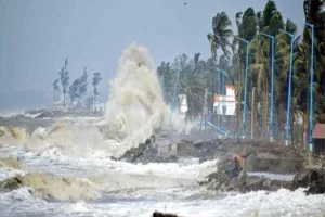 తెలుగు రాష్ట్రాలకు తప్పిన ముప్పు.. తీరం దాటిన రేమాల్