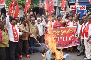 ఆటో డ్రైవర్ల సమస్యలు పరిష్కరించకుంటే రాష్ట్ర వ్యాప్తంగా నిరంతర ఆందోళనలు